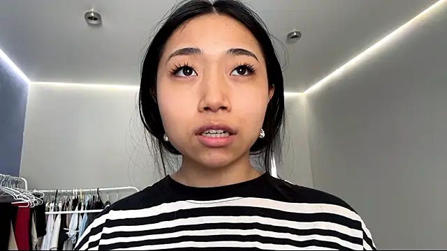 SweetMiaXO online show from March 10, 2026, 1:31 am