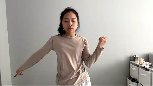 SweetMiaXO online show from March 17, 2026, 1:52 am