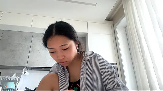 SweetMiaXO online show from March 16, 2026, 3:36 am