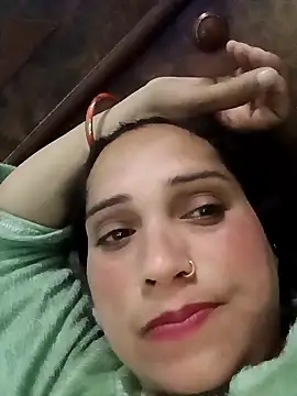 Cute-karisma1234 online show from January 19, 2026, 4:00 pm