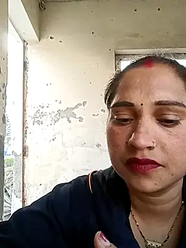 Cute-karisma1234 online show from March 3, 2026, 1:56 am