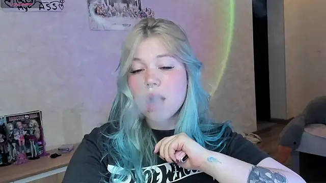Lulu Di online show from June 17, 2026, 7:57 pm