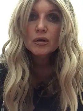 Snapshot of Snejnaya chatting on March 17, 2026, 5:49 pm Snejnaya online show from March 17, 2026, 5:49 pm