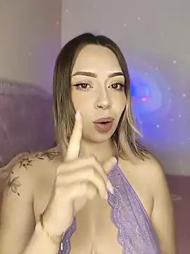 Snapshot of BellaDonna_16 chatting on June 16, 2026, 10:43 pm BellaDonna 16 online show from June 16, 2026, 10:43 pm