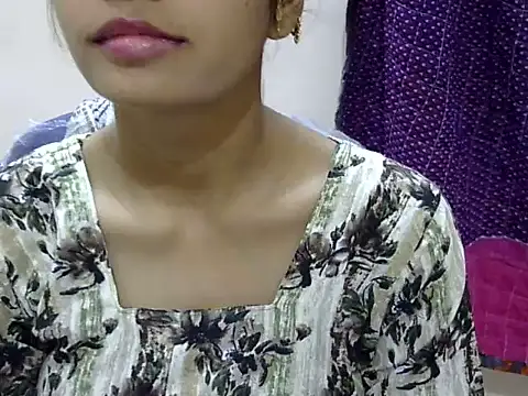 Snapshot of Kulsum_S chatting on August 4, 2026, 1:37 pm Kulsum S online show from August 4, 2026, 1:37 pm
