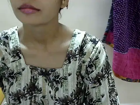 Snapshot of Kulsum_S chatting on July 11, 2026, 1:44 pm Kulsum S online show from July 11, 2026, 1:44 pm