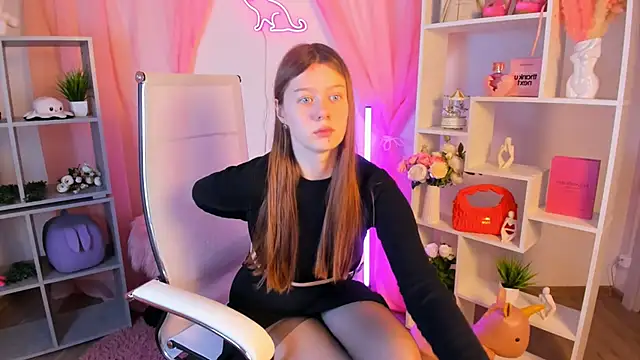 Snapshot of CelestineMauriac chatting on February 15, 2026, 6:18 pm CelestineMauriac online show from February 15, 2026, 6:18 pm