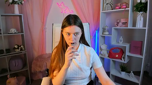 Snapshot of CelestineMauriac chatting on March 7, 2026, 6:46 pm CelestineMauriac online show from March 7, 2026, 6:46 pm