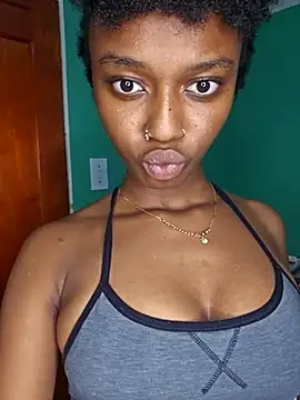 Snapshot of CashmerQueen chatting on April 14, 2026, 6:24 pm CashmerQueen online show from April 14, 2026, 6:24 pm