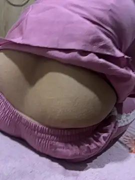 Snapshot of Indian_coupl1122 chatting on April 15, 2026, 5:35 am Indian coupl1122 online show from April 15, 2026, 5:35 am