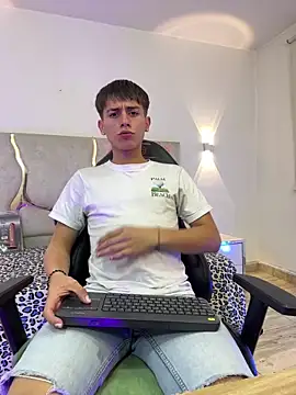 EVAN TAY online show from February 10, 2026, 3:05 am