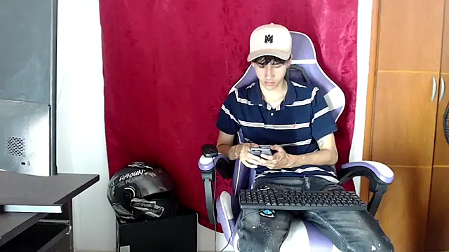 Snapshot of Johnny_cagee_ chatting on March 1, 2026, 12:10 am Johnny cagee online show from March 1, 2026, 12:10 am
