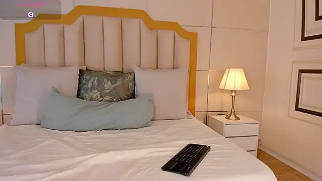 Snapshot of Crystal_Rose__ chatting on March 5, 2026, 11:51 am Crystal Rose online show from March 5, 2026, 11:51 am