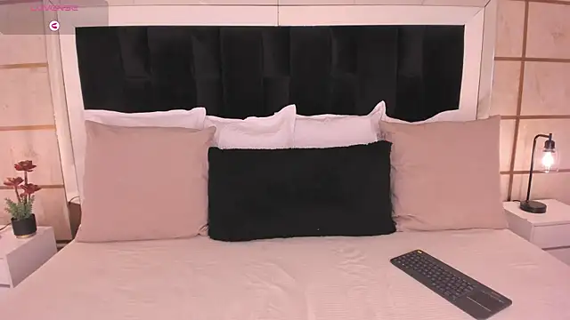 Snapshot of Crystal_Rose__ chatting on June 25, 2026, 3:48 am Crystal Rose online show from June 25, 2026, 3:48 am
