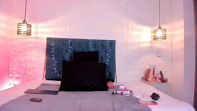 samantha foxyy online show from July 4, 2026, 11:05 am
