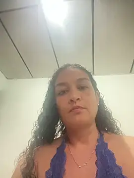 Snapshot of Rosalinda_77 chatting on May 18, 2026, 9:41 pm Rosalinda 77 online show from May 18, 2026, 9:41 pm