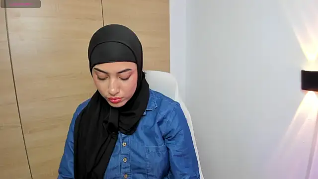 LAY LA  online show from February 13, 2026, 10:10 pm