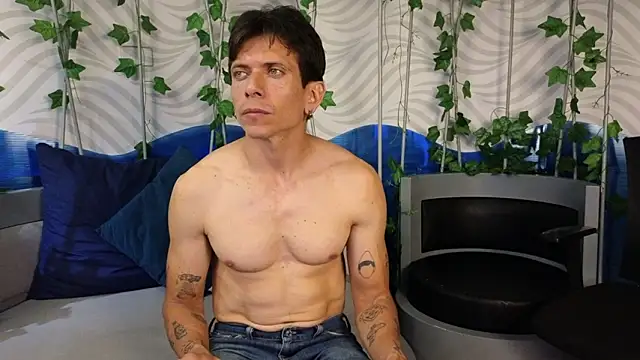 TheKing 39  online show from February 3, 2026, 3:15 am