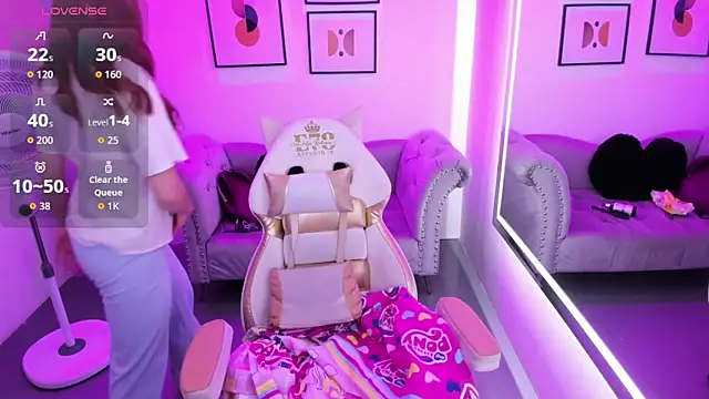 Snapshot of Victoria__doll chatting on March 3, 2026, 6:48 pm Victoria doll online show from March 3, 2026, 6:48 pm