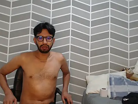 Snapshot of thomass1018 chatting on April 11, 2026, 2:19 am thomass1018 online show from April 11, 2026, 2:19 am