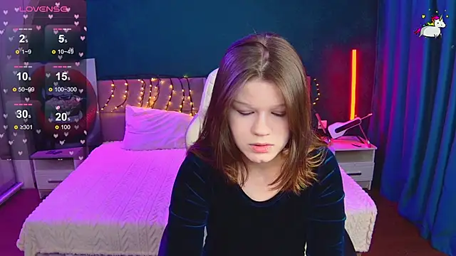 Snapshot of Lunatrend chatting on February 16, 2026, 12:04 pm Lunatrend online show from February 16, 2026, 12:04 pm