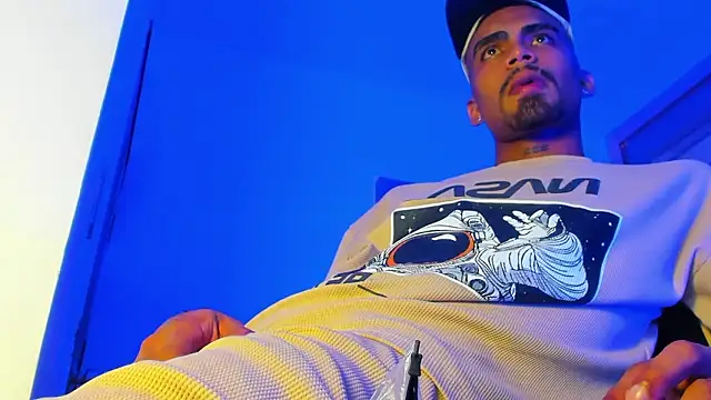 Snapshot of Rpoolrboy chatting on March 18, 2026, 8:17 am Rpoolrboy online show from March 18, 2026, 8:17 am