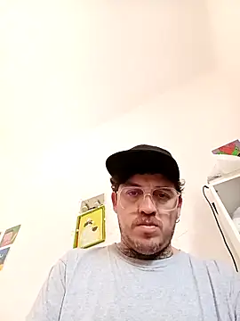 Snapshot of helloandi chatting on April 18, 2026, 5:26 pm helloandi online show from April 18, 2026, 5:26 pm