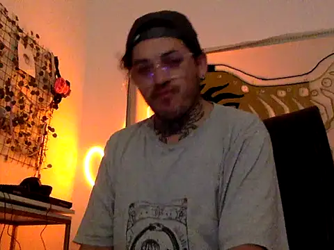 Snapshot of helloandi chatting on April 19, 2026, 2:56 am helloandi online show from April 19, 2026, 2:56 am