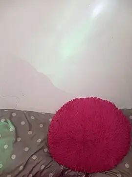 Snapshot of EmiilyFoxx09 chatting on March 5, 2026, 1:51 pm EmiilyFoxx09 online show from March 5, 2026, 1:51 pm