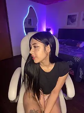scarlett pinkk1 online show from April 23, 2026, 3:24 am