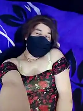 banouti28 online show from June 3, 2026, 2:33 pm