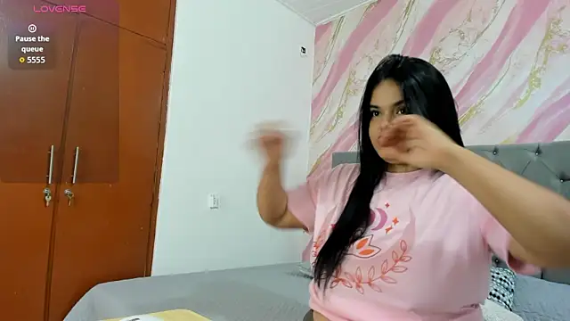 Paulinehoney online show from February 4, 2026, 3:12 am