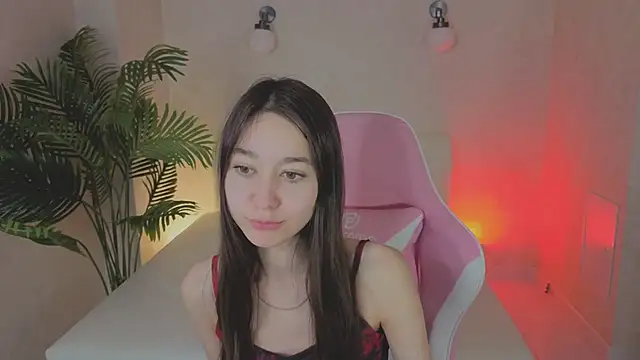 Snapshot of Nicole_Brownie chatting on June 2, 2026, 12:43 am Nicole Brownie online show from June 2, 2026, 12:43 am