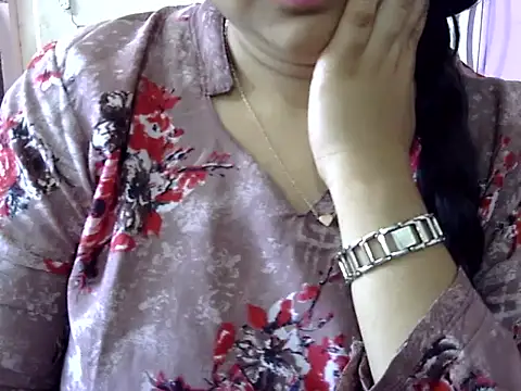 Cute Aliyaa online show from March 25, 2026, 8:25 am