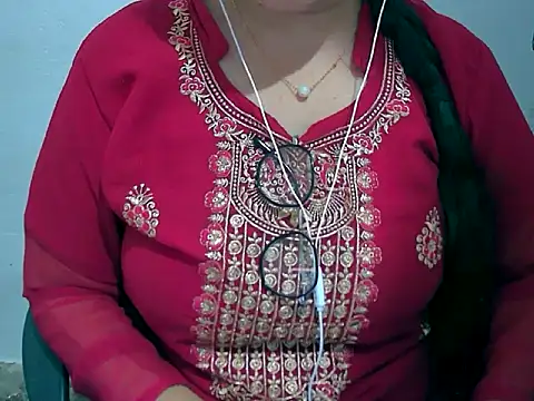 Cute Aliyaa online show from March 19, 2026, 9:42 am