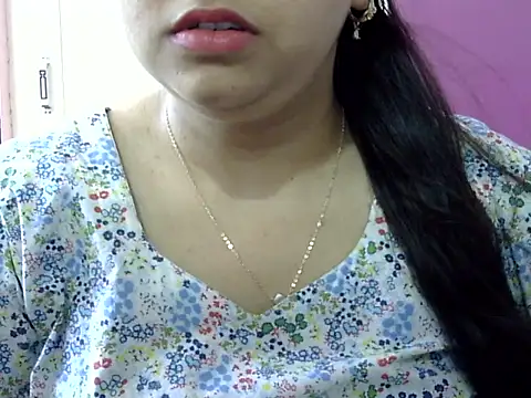 Cute Aliyaa online show from April 12, 2026, 7:55 am