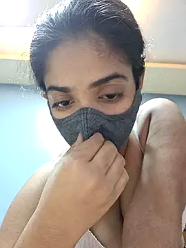 diyam4002 online show from March 22, 2026, 2:07 pm