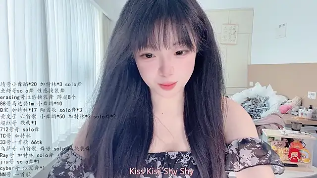 LovelyXiaoYi online show from May 12, 2026, 12:41 am