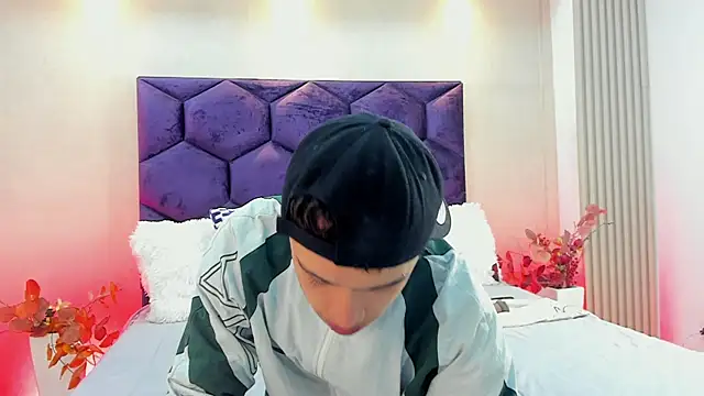 Snapshot of Dominik_Souza chatting on June 6, 2026, 7:52 pm Dominik Souza online show from June 6, 2026, 7:52 pm