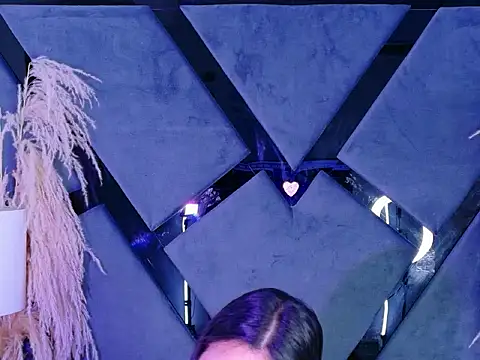 KylieWhitee online show from February 19, 2026, 12:02 pm