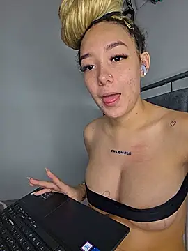 Snapshot of alaia_princess chatting on June 29, 2026, 11:26 pm alaia princess online show from June 29, 2026, 11:26 pm