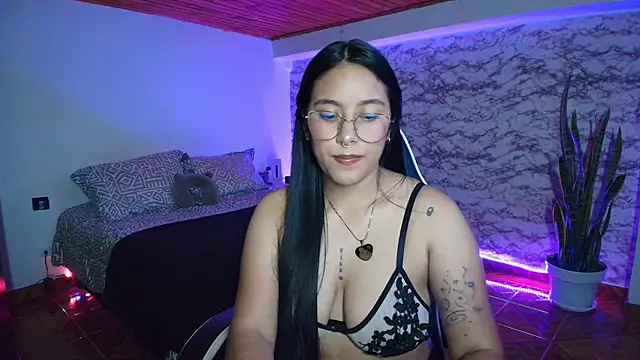 Snapshot of Camila_IRoose chatting on June 19, 2026, 11:31 pm Camila IRoose online show from June 19, 2026, 11:31 pm