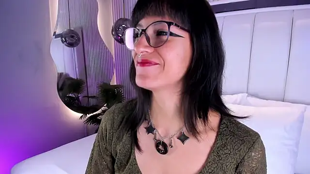 Snapshot of ViolettaColinss chatting on June 22, 2026, 11:40 am ViolettaColinss online show from June 22, 2026, 11:40 am