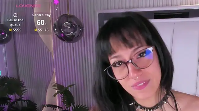 Snapshot of ViolettaColinss chatting on July 28, 2026, 12:48 pm ViolettaColinss online show from July 28, 2026, 12:48 pm