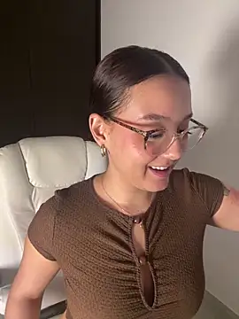 kittysophie  online show from February 6, 2026, 2:51 am