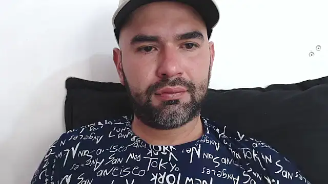 hairyandbigmann online show from May 12, 2026, 7:53 pm