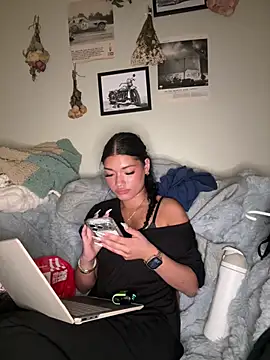 Snapshot of ellianajean chatting on June 5, 2026, 4:50 am ellianajean online show from June 5, 2026, 4:50 am