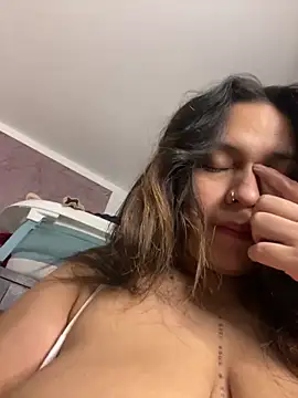 chiara andrew online show from February 8, 2026, 7:39 am