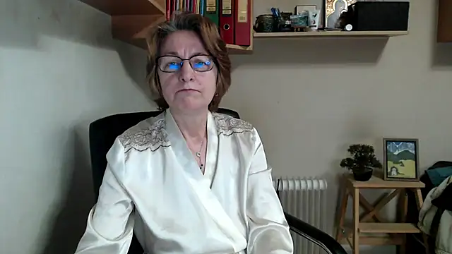 katemodel online show from April 23, 2026, 6:42 am