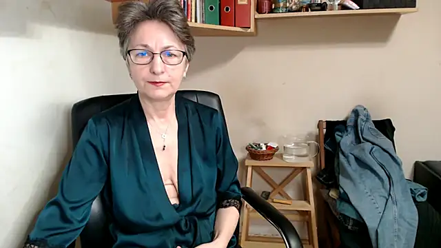 katemodel online show from December 2, 2025, 9:55 am